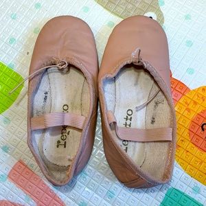 Repeat kid dancing shoes;